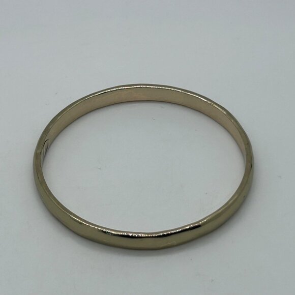Vintage Kenneth Cole Bangle Bracelet Gold Tone Hammered Signed Stackable SZ 7.5 - Picture 10 of 13